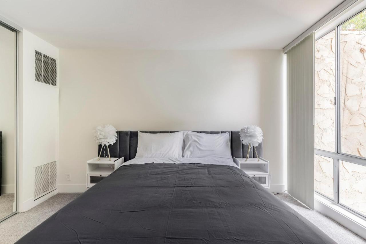 New Luxury Weho Boys Town Med Appartement